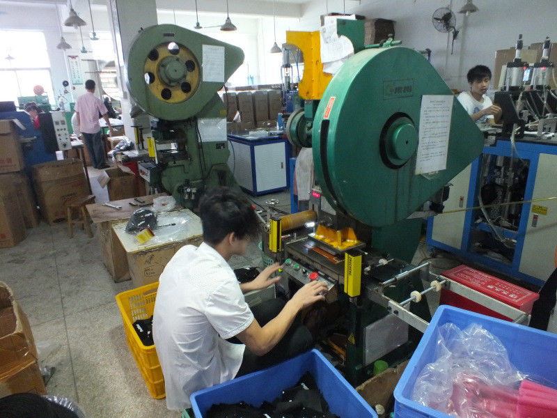 Shenzhen Zhongda Hook &amp; Loop Co., Ltd linha de produção do fabricante